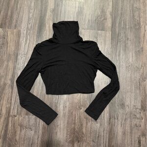 PrettyLittleThing Black Long Sleeve Crop Top